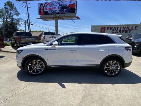 Used 2022 Lincoln Nautilus Reserve AWD/4WD image 5