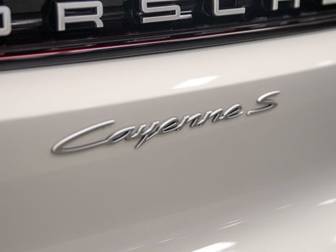 Used 2025 Porsche Cayenne S AWD/4WD image 35
