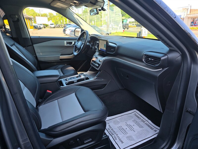Used 2023 Ford Explorer XLT w/ Equipment Group 202A AWD/4WD image 13