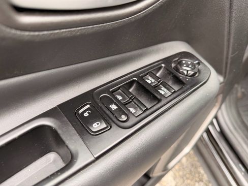 Used 2023 Jeep Renegade Latitude AWD/4WD image 21