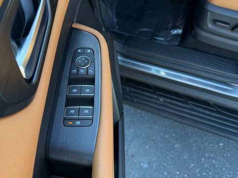 New 2026 Nissan Armada SL w/ Captain's Chari Seat Package image 15