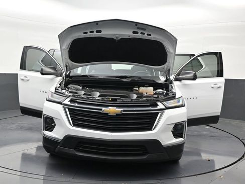 Used 2023 Chevrolet Traverse LS image 37