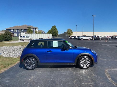 Used 2025 MINI Cooper 2-Door Hardtop image 6