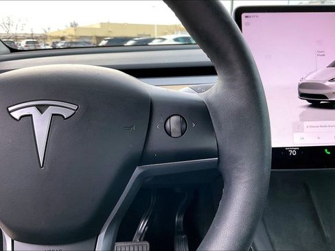 Used 2024 Tesla Model Y Long Range image 12