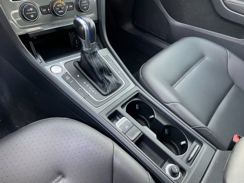 Used 2016 Volkswagen e-Golf SEL Premium image 25