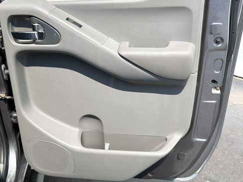 Used 2018 Nissan Frontier SV image 23