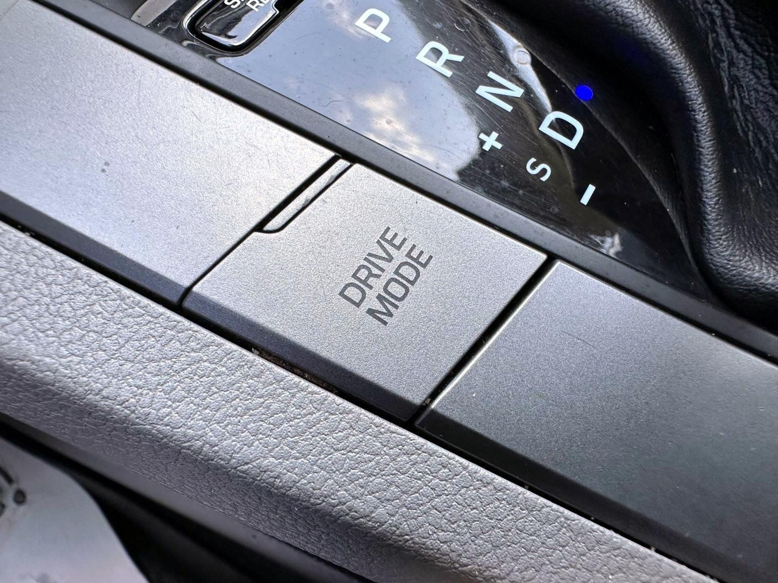 Used 2020 Hyundai Elantra SEL FWD image 24