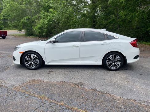 Used 2016 Honda Civic EX-L image 2