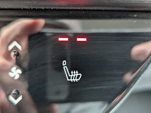 New 2026 Nissan Kicks SR w/ Cold Weather Package image 19