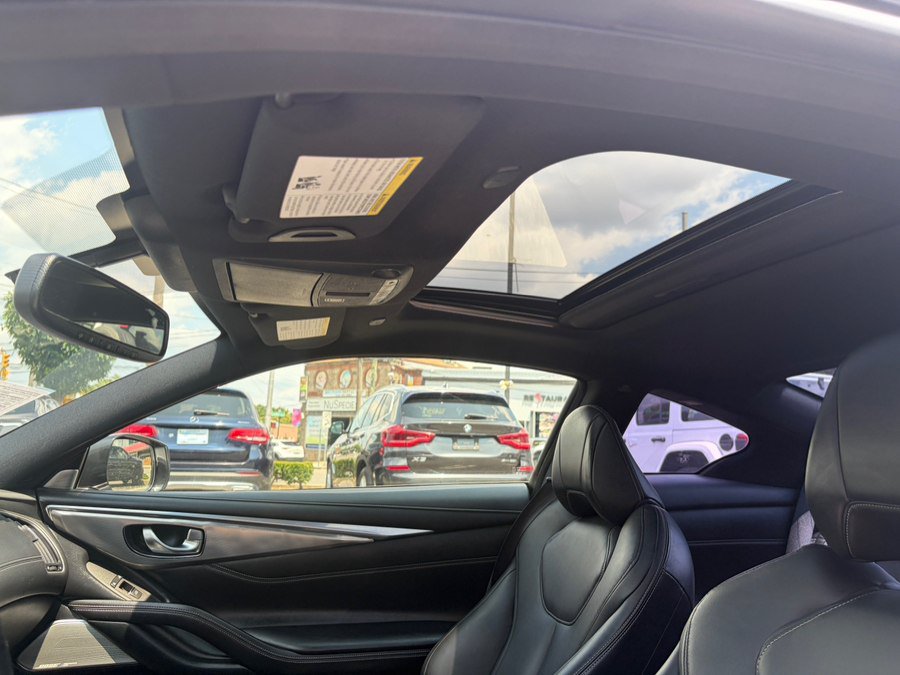 Used 2018 INFINITI Q60 3.0t Luxe w/ Sensory Package 3.0T Luxe RWD image 24