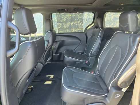 New 2026 Chrysler Pacifica Limited AWD/4WD image 35
