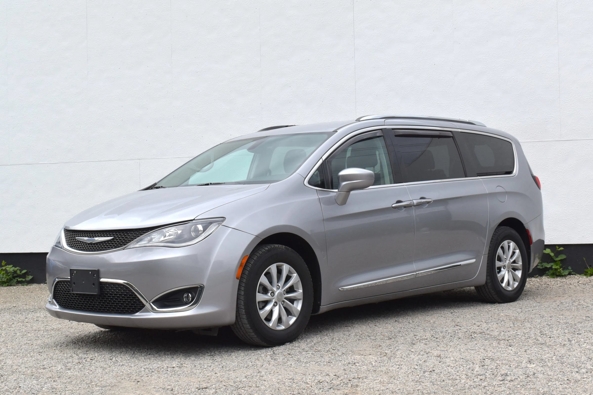 Used 2018 Chrysler Pacifica Touring-L FWD image 37