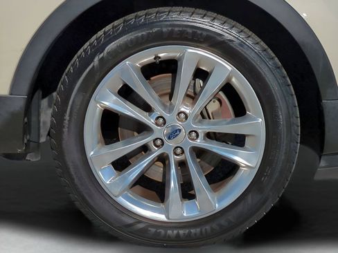 Used 2018 Ford Explorer XLT w/ Equipment Group 202A image 11