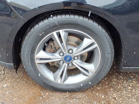 Used 2017 Ford Focus SE image 9