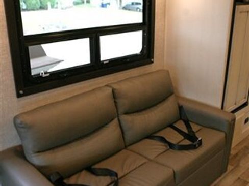 Used 2022 Ford E-450 and Econoline 450 Super Duty w/ Motorhome Prep Package image 27