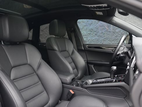 Certified 2026 Porsche Macan Turbo AWD/4WD image 26
