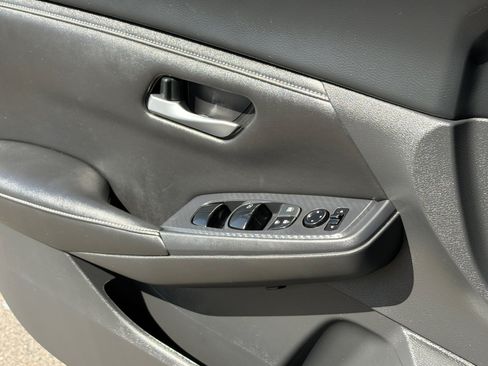Used 2024 Nissan Sentra SV FWD image 16