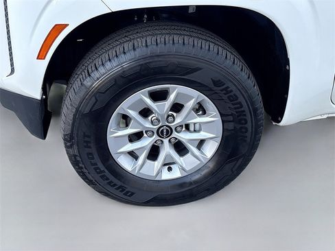 Used 2024 Nissan Frontier SV w/ Technology Package image 28