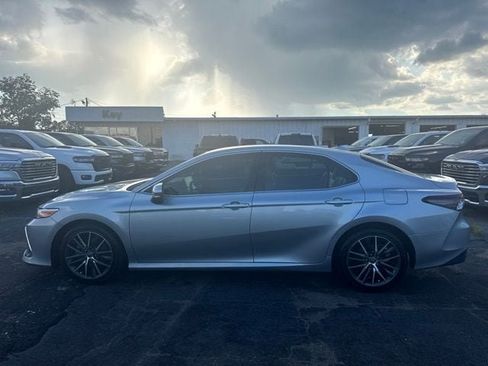 Used 2023 Toyota Camry XLE FWD image 6