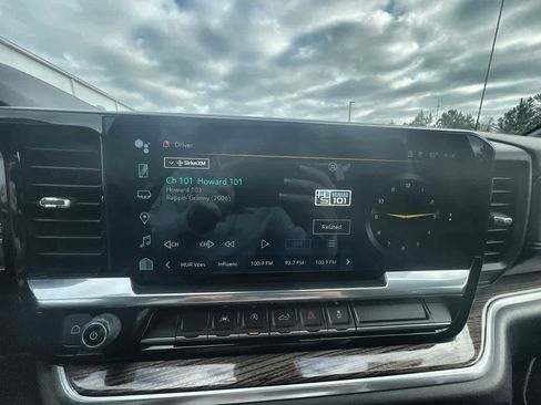 Used 2023 Chevrolet Silverado 1500 LT image 13