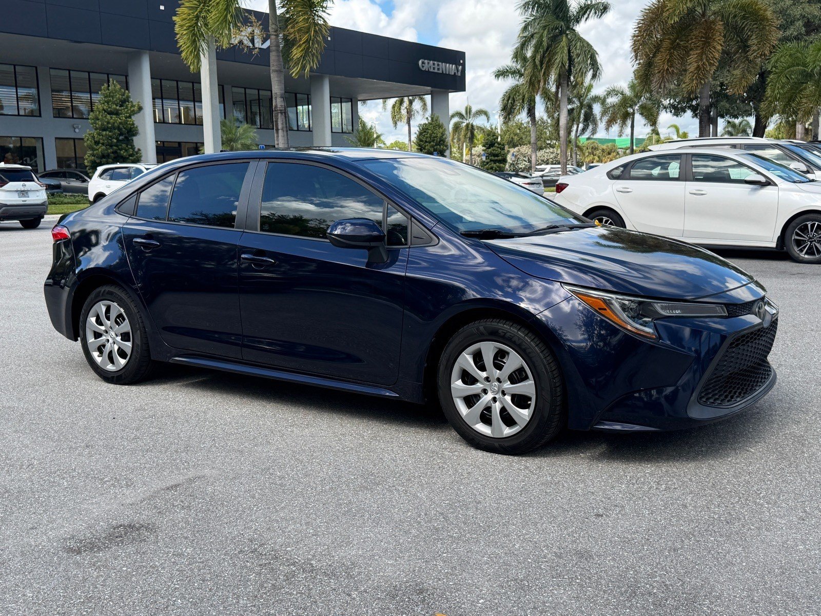 Used 2020 Toyota Corolla LE FWD image 1