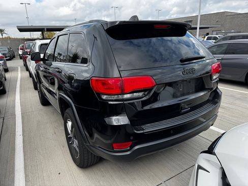 Used 2019 Jeep Grand Cherokee Limited w/ Luxury Group II image 3