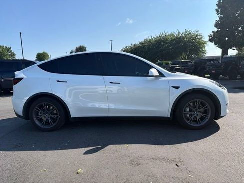 Used 2024 Tesla Model Y Long Range RWD image 6