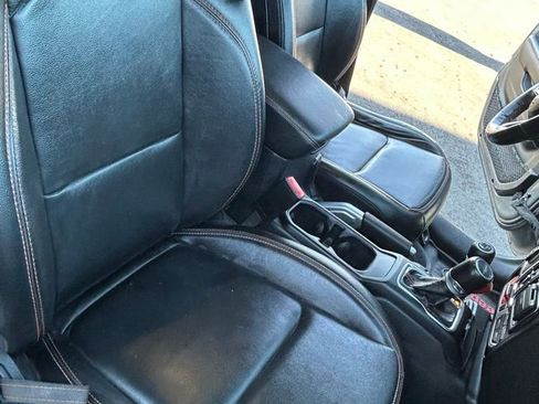 Used 2022 Jeep Gladiator Mojave w/ Cold Weather Group image 18