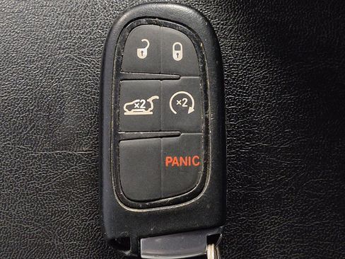 Used 2020 Jeep Cherokee High Altitude image 32