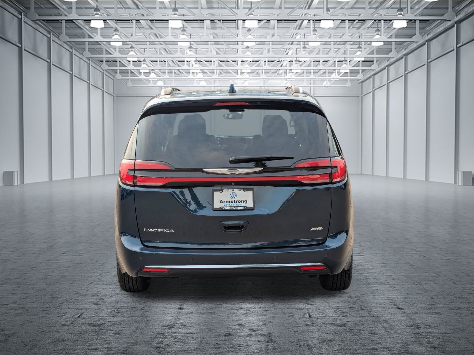 Used 2021 Chrysler Pacifica Touring-L w/ Uconnect Theater Family Group AWD/4WD image 4