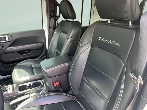 Used 2018 Jeep Wrangler Unlimited Sahara w/ Cold Weather Group AWD/4WD image 14