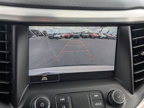 Used 2023 GMC Acadia SLT AWD/4WD image 17