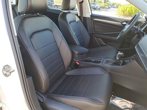 Used 2022 Volkswagen Jetta SE image 10