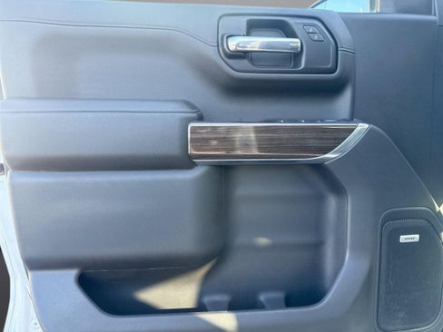 Used 2022 Chevrolet Silverado 1500 LT Trail Boss w/ Convenience Package II AWD/4WD image 17