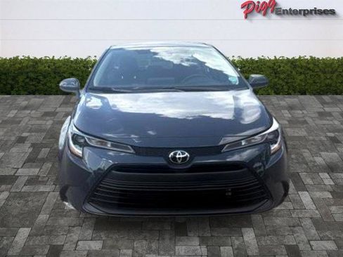 Used 2025 Toyota Corolla LE FWD image 5