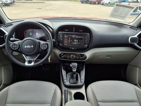 Certified 2025 Kia Soul LX image 5