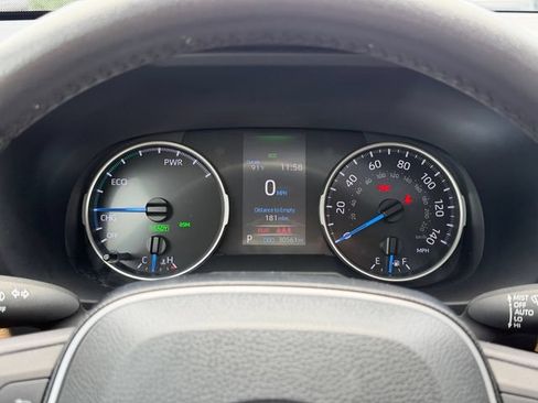 Used 2021 Toyota RAV4 XLE Premium AWD/4WD image 23
