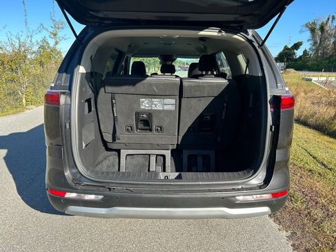 Used 2024 Kia Carnival LX image 10