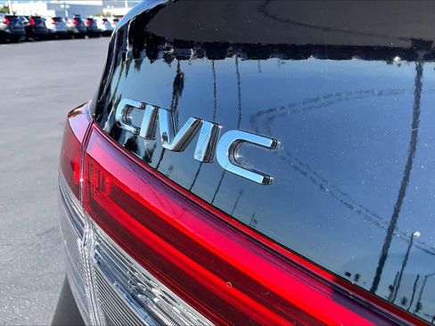 Used 2022 Honda Civic EX image 9