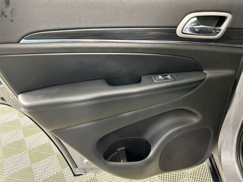 Used 2020 Jeep Grand Cherokee Limited w/ Luxury Group II image 16