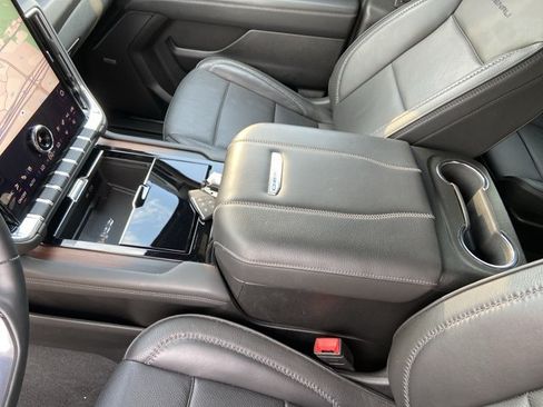 Used 2025 GMC Yukon Denali RWD image 24