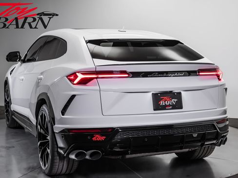 Used 2022 Lamborghini Urus AWD/4WD image 12