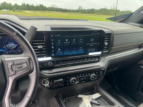 Used 2024 Chevrolet Silverado 2500 ZR2 w/ Technology Package AWD/4WD image 21