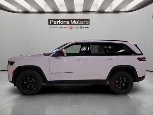 New 2026 Jeep Grand Cherokee Altitude AWD/4WD image 2