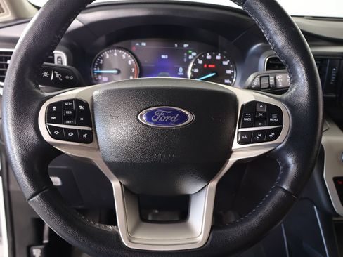 Used 2022 Ford Explorer XLT w/ Equipment Group 202A RWD image 3