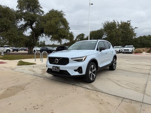 New 2026 Volvo XC40 B5 Plus w/ Protection Package Premier image 2