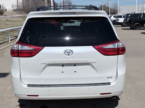 Used 2015 Toyota Sienna XLE w/ XLE Navigation Package image 5