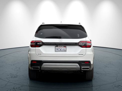 Used 2024 Honda Pilot Touring image 5