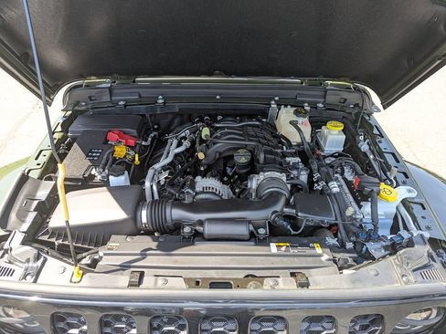 Used 2022 Jeep Gladiator Sport AWD/4WD image 42