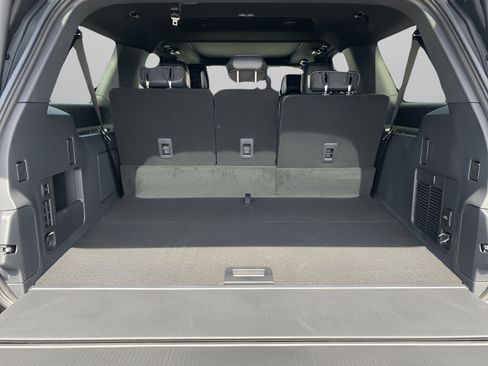 New 2026 Ford Expedition Max Platinum image 9